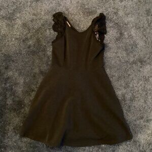 Mini black dress with lace sleeve